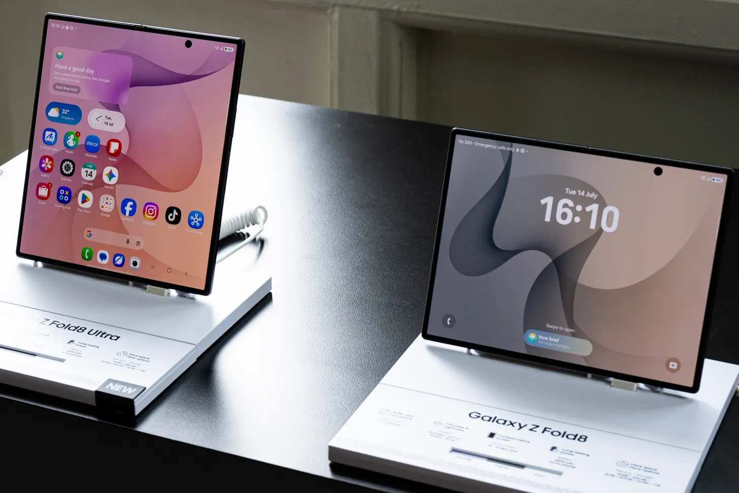 Samsung Galaxy Z Fold 8 Ultra & Samsung Galaxy Z Fold 8 @Wikimedia Commons